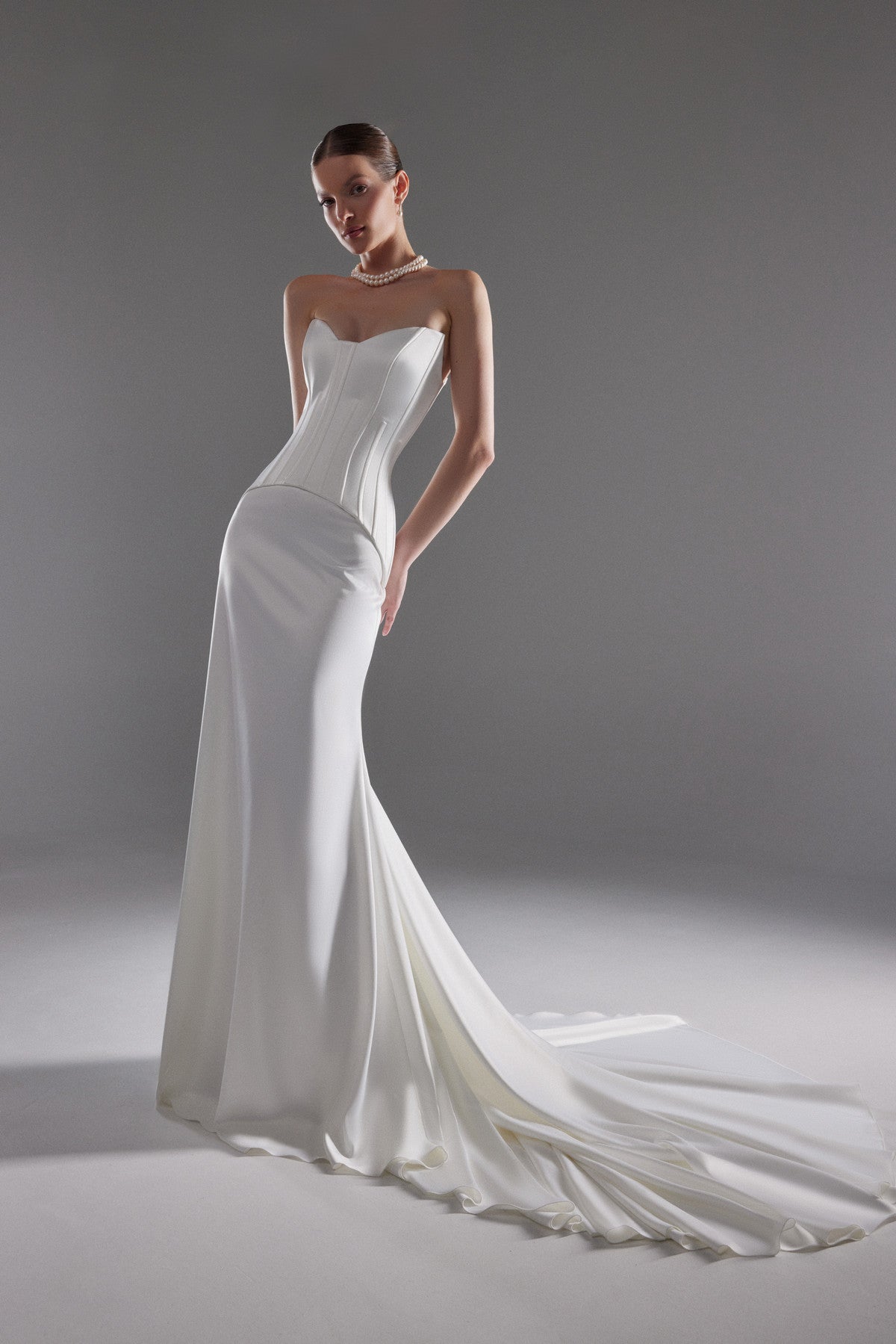 Modern Strapless Corset Wedding Dress Eliana with Sweetheart Neckline & Train Modern Strapless Corset Wedding Dress Eliana with Sweetheart Neckline & Train