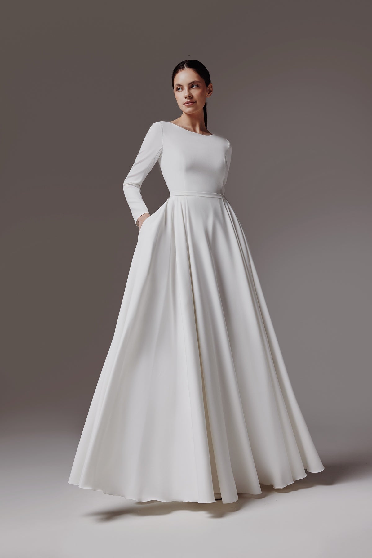 long sleeve crepe wedding dress Stretch Dress,Fitted Backless Bridal Gown,WD01050, US8 / White 120 cm (47)Train length Casual Long-Sleeved Wedding Dress |