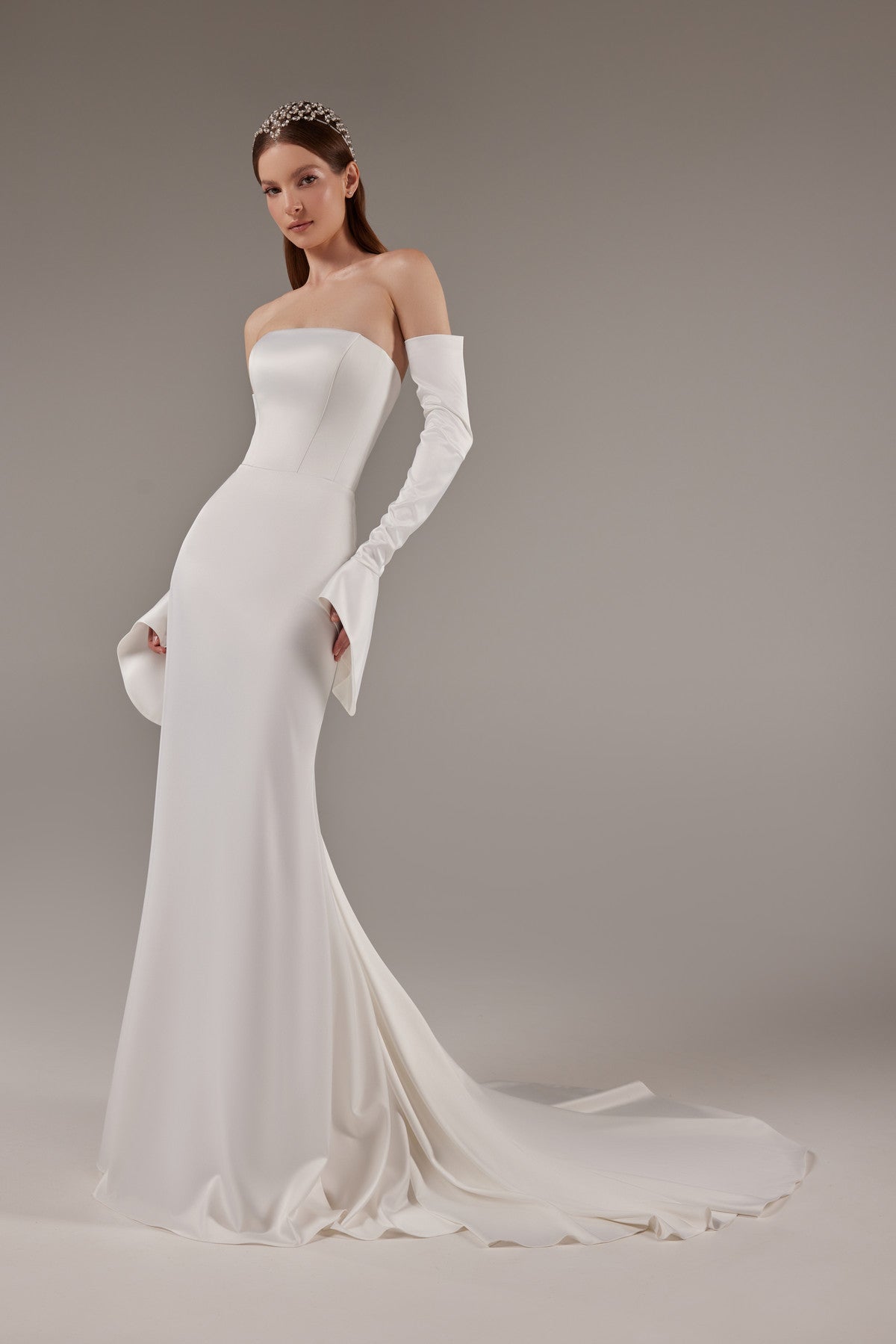 Satin Corset Wedding Dress Serena with Detachable sleeves and Chapel train 18 US (50 EU) / Off-white Satin Corset Wedding Dress Serena with Detachable sleeves and Chapel train 18 US (50 EU) / Off-white