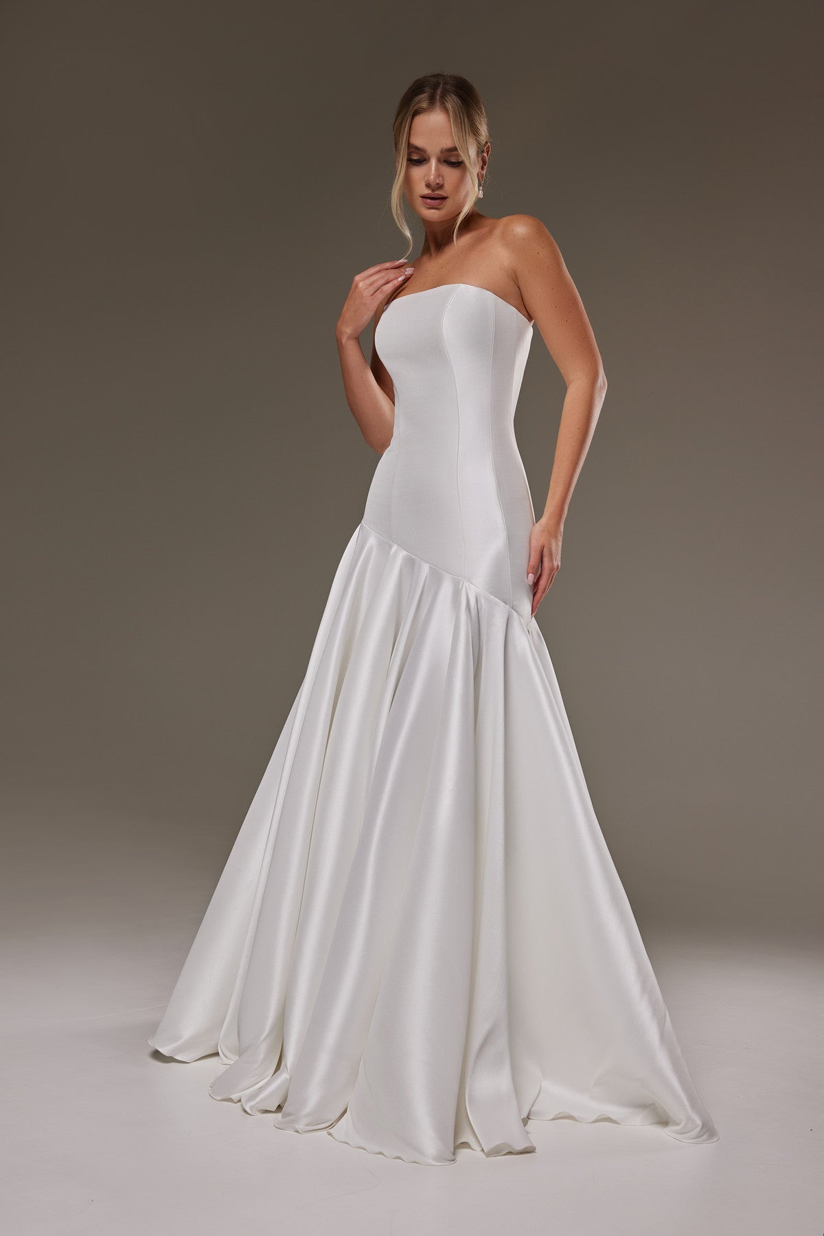 Strapless A-line Mikado Wedding Dress Holly 16 US (48 EU) / Off-white Strapless A-line Mikado Wedding Dress Holly 16 US (48 EU) / Off-white