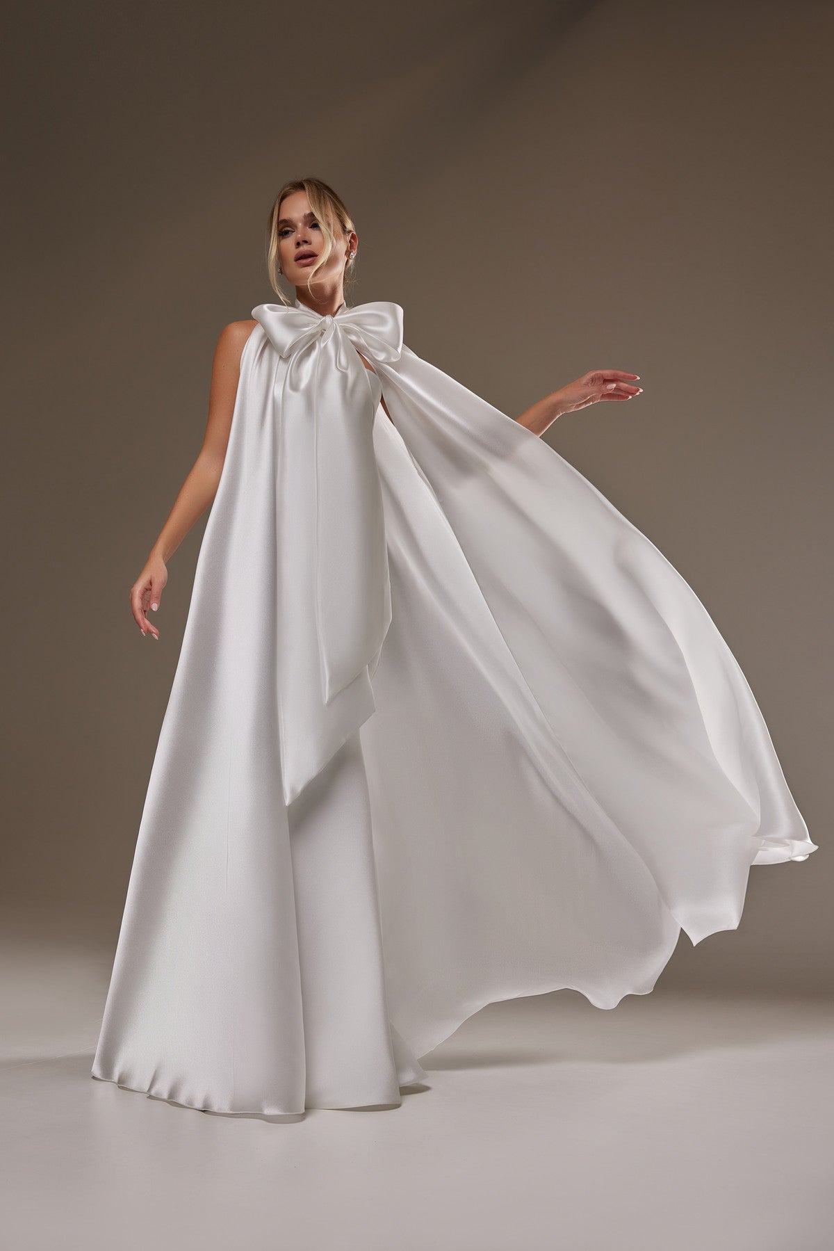 Organza Bridal Cape Casey 8 US (40 EU) / Off-white Organza Bridal Cape Casey 8 US (40 EU) / Off-white