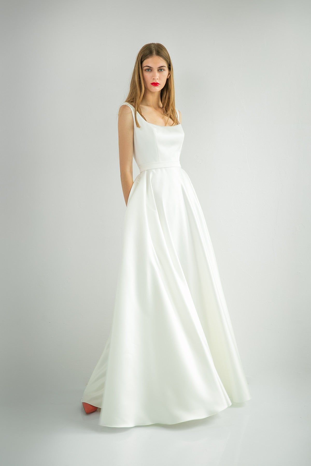 SATIN LONG A-LINE SQUARE NECK WEDDING DRESS VLADA 8 US (40 EU) / Ivory SATIN LONG A-LINE SQUARE NECK WEDDING DRESS VLADA 8 US (40 EU) / Ivory
