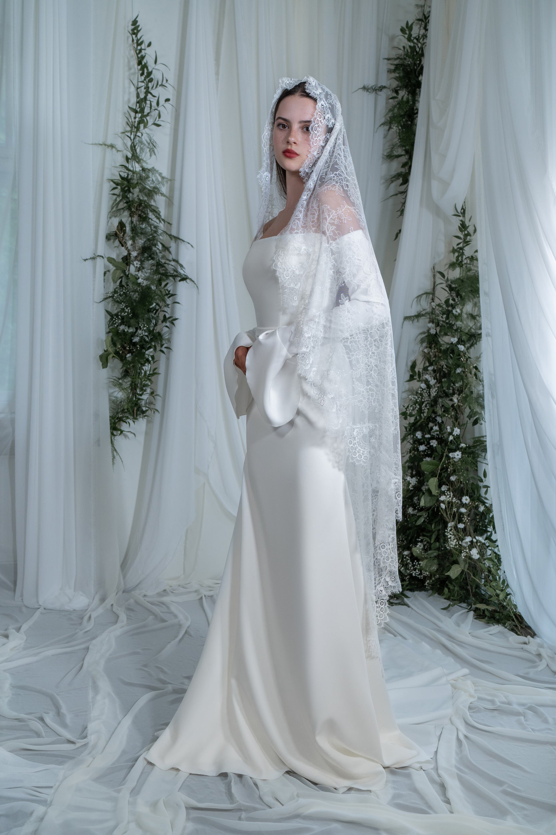 Lace Bridal Mantilla Veil Serena | Chantilly lace veil Lace Bridal Mantilla Veil Serena | Chantilly lace veil