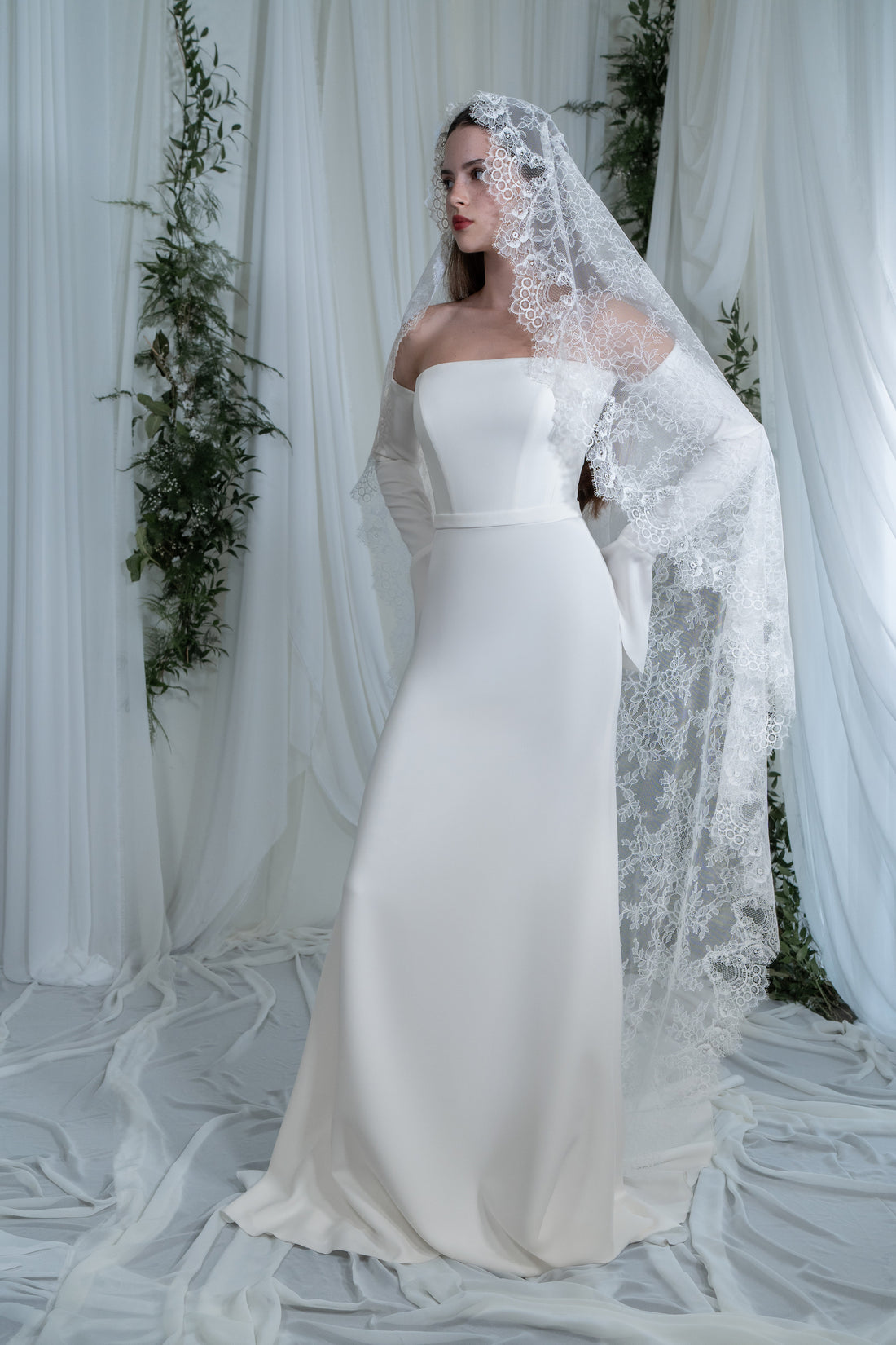 Lace Bridal Mantilla Veil Serena | Chantilly lace veil