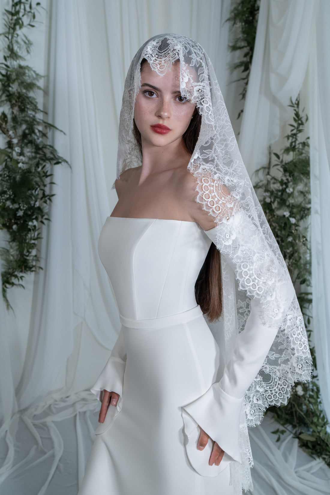 Lace Bridal Mantilla Veil Serena | Chantilly lace veil