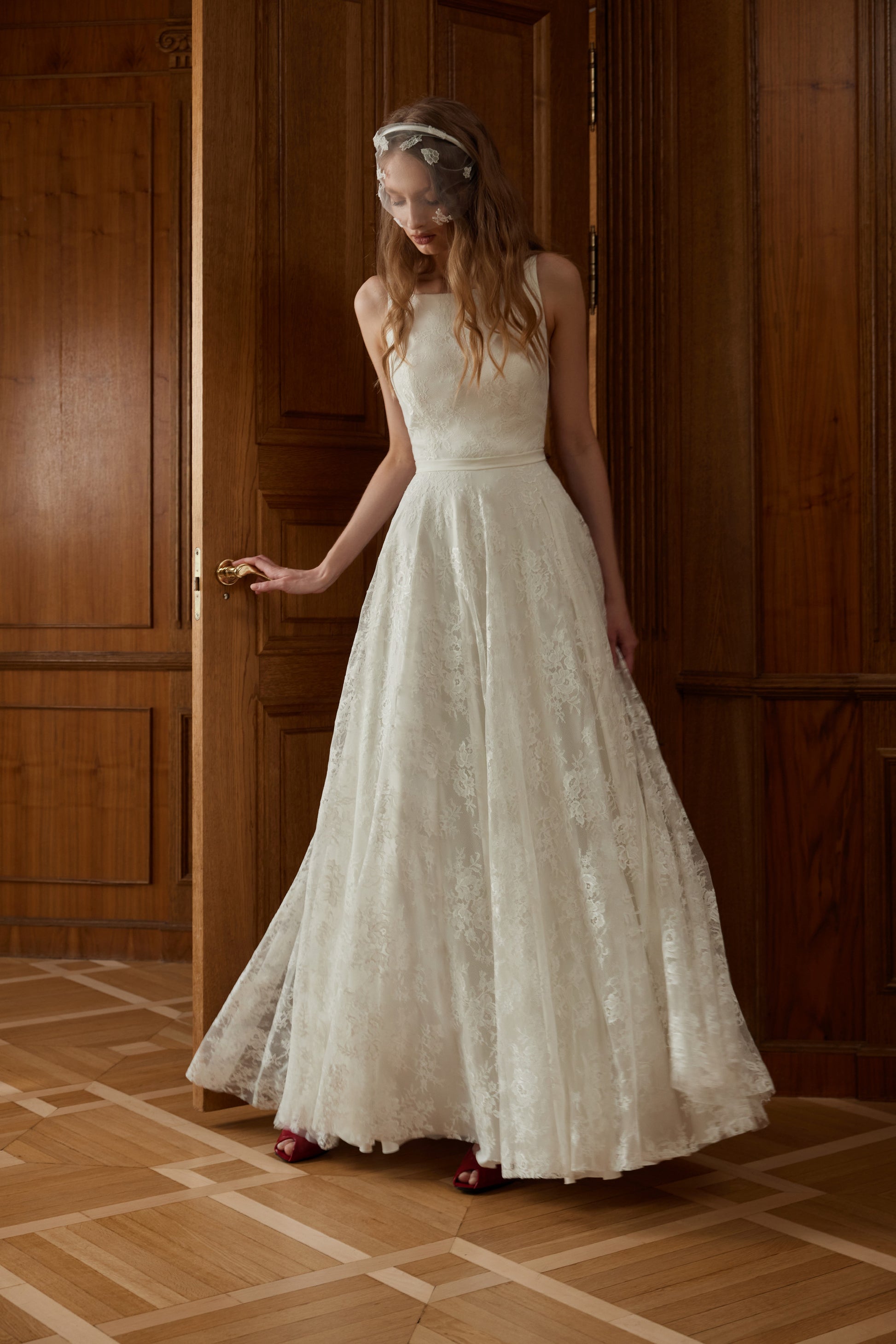 A-Line Lace High Neck Wedding Dress Selbie with Open V-Back 14 US (46 EU) / Ivory
