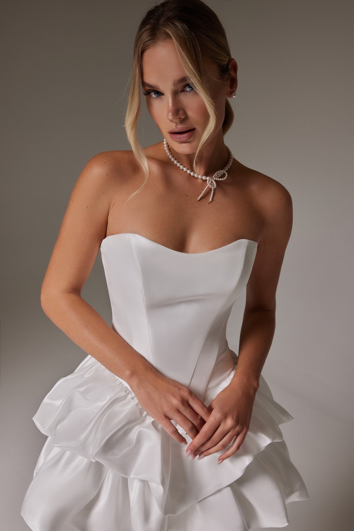 white taffeta dress Mona : A pleated wedding with removable puff sleeves Aesling self-portrait - White Taffeta Bandeau Explore the heart