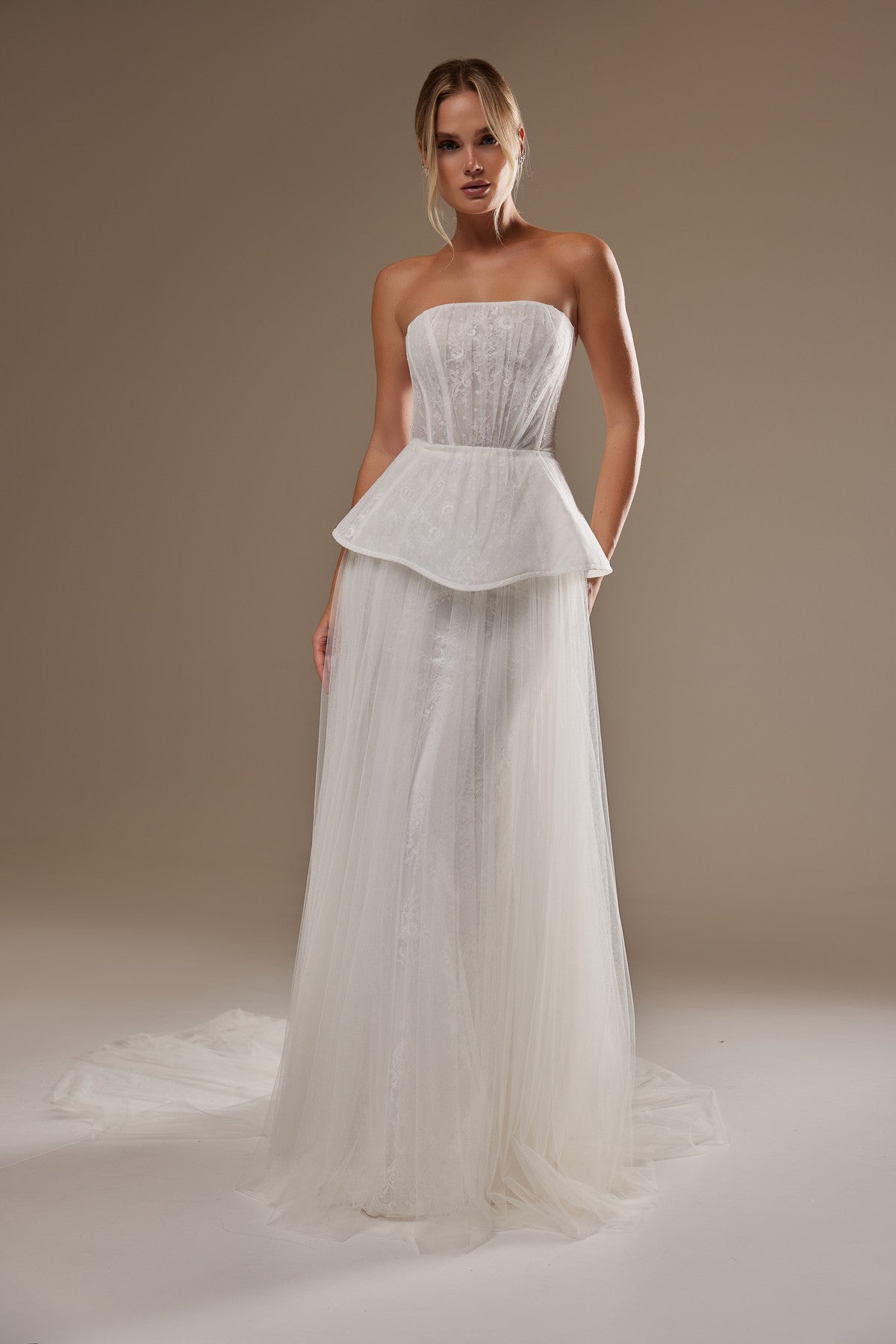 White Lace Peplum Corset Alla 16 US (48 EU) / Off-white