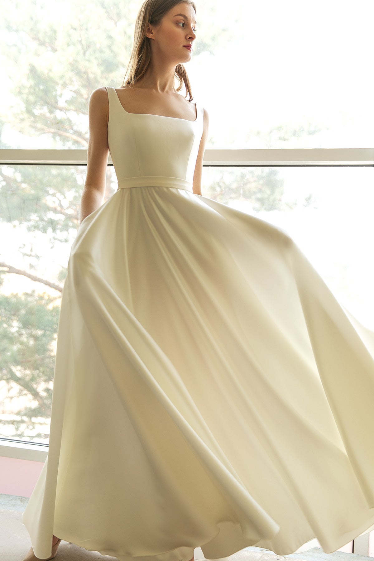 SATIN LONG A-LINE SQUARE NECK WEDDING DRESS VLADA 8 US (40 EU) / Ivory SATIN LONG A-LINE SQUARE NECK WEDDING DRESS VLADA 8 US (40 EU) / Ivory