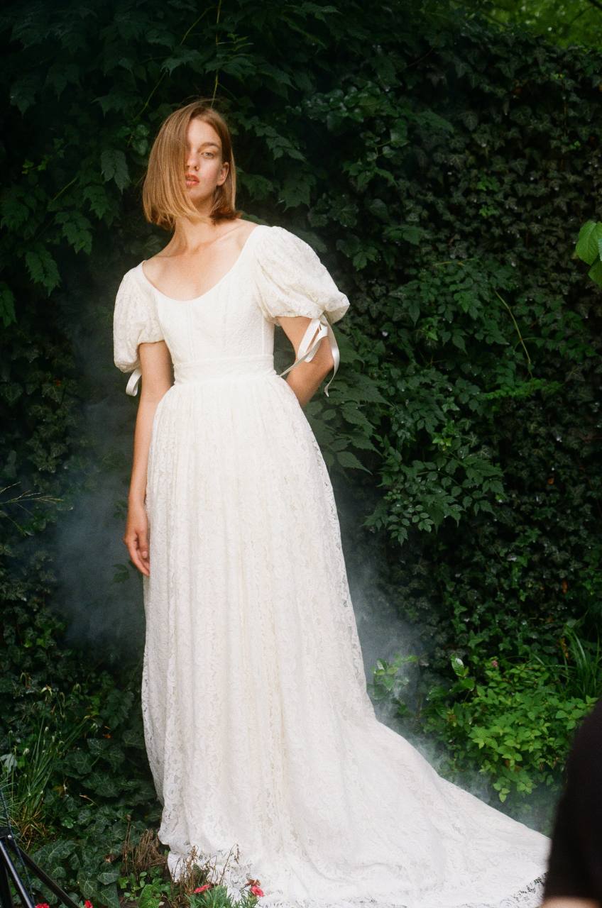 Cottagecore Lace Wedding Dress | Vintage Bridal Gown with Puff Sleeves & Romantic Tie Details
